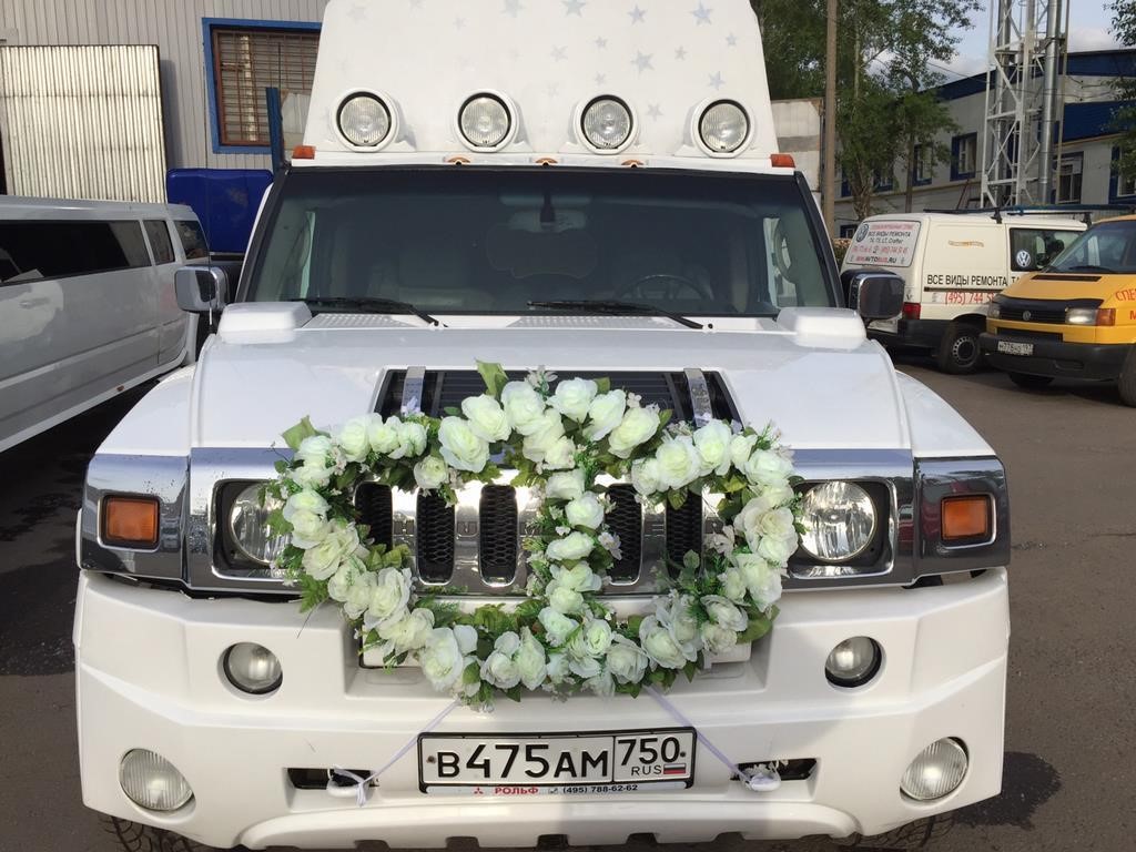 Украшение машины на свадьбу живыми цветами