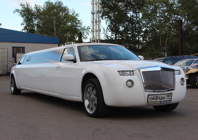Белый лимузин Крайслер Bentley-style  напрокат