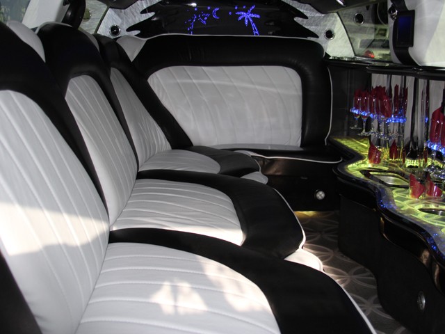 Цена аренды Chrysler 300C Bentley style в Москве
