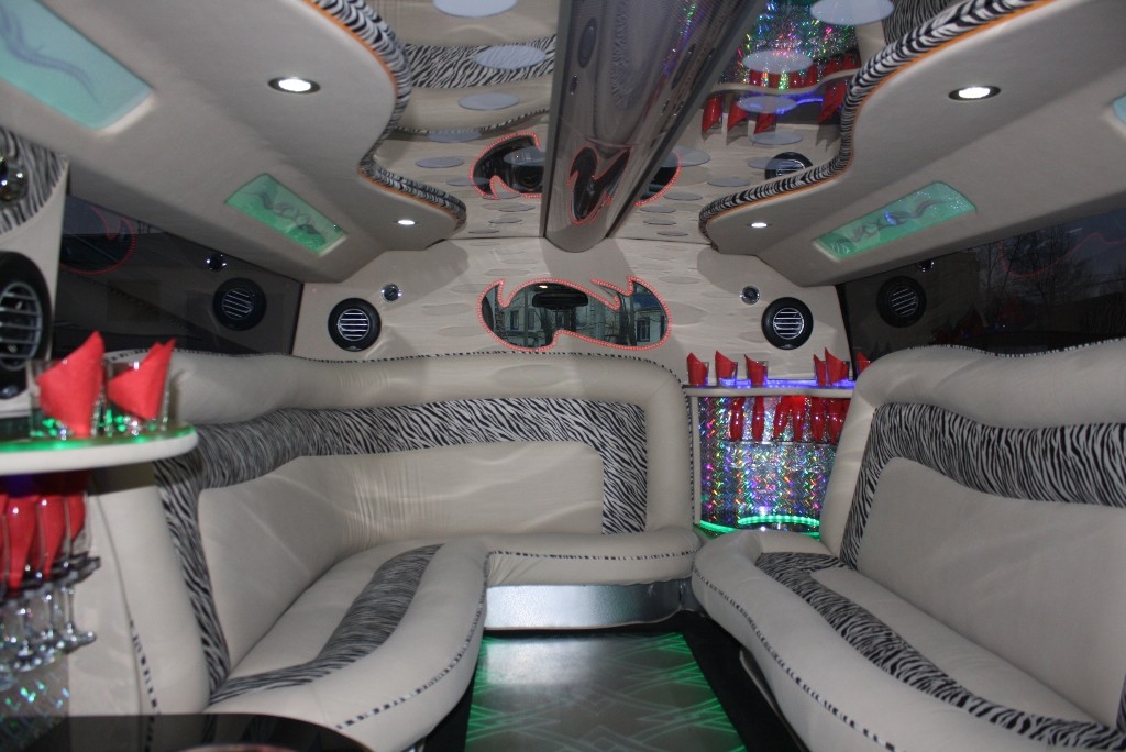 Лимузин Hummer H2 напрокат