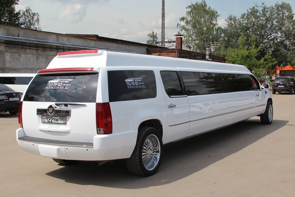 Белый лимузин Cadillac Escalade