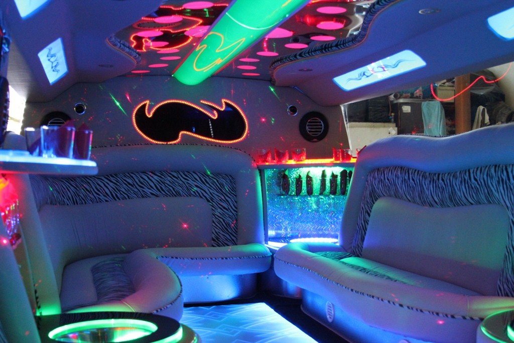 Арендовать Hummer H2 с диско-баром