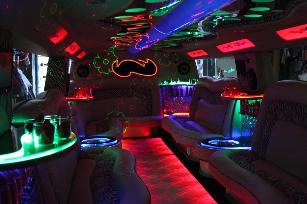 Аренда белого лимузина Hummer H2