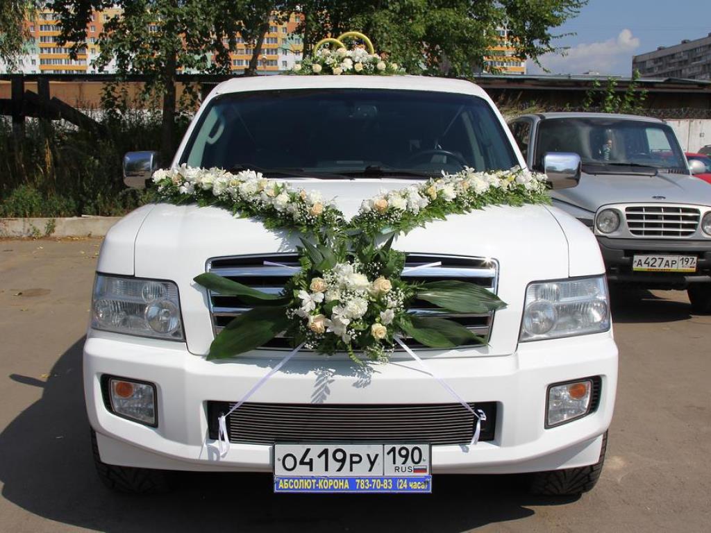 Живые цветы на авто на свадьбу