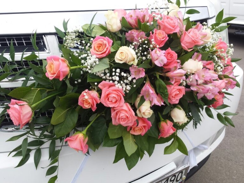 Свадебное оформление авто цветами