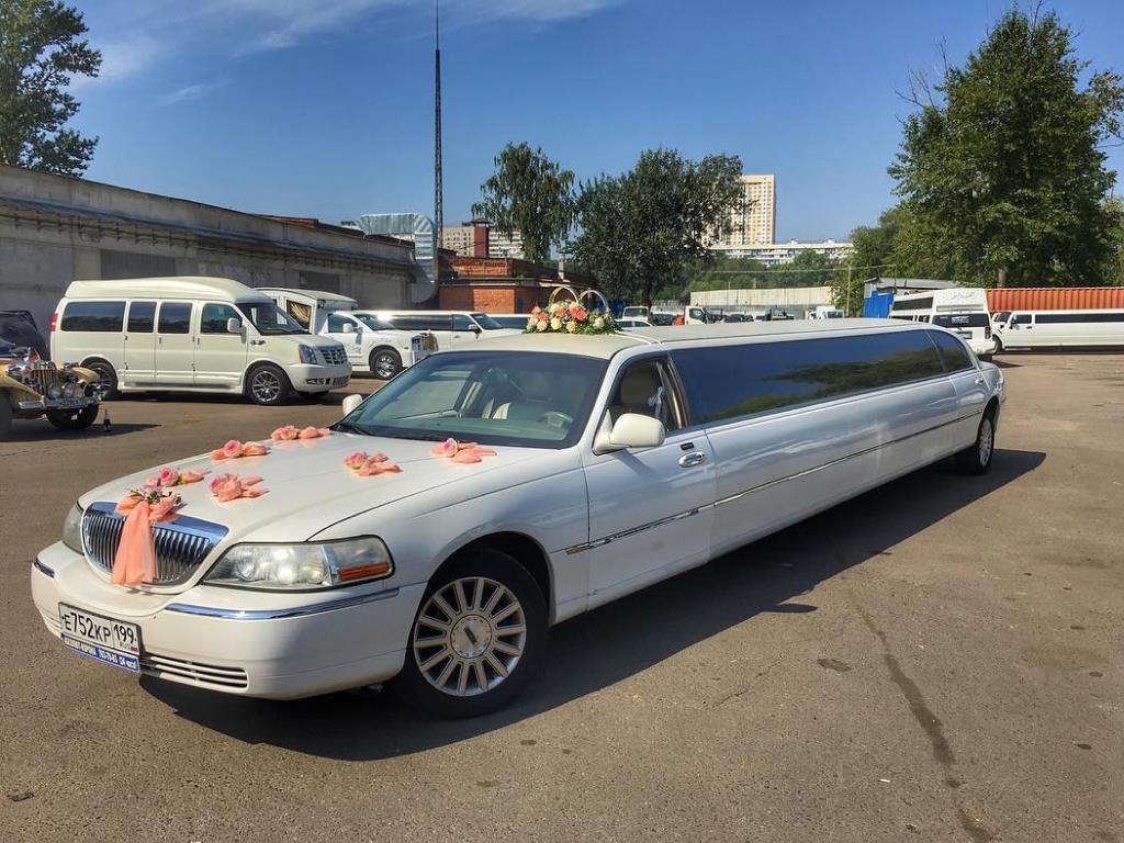 Свадебное оформление машины летнами