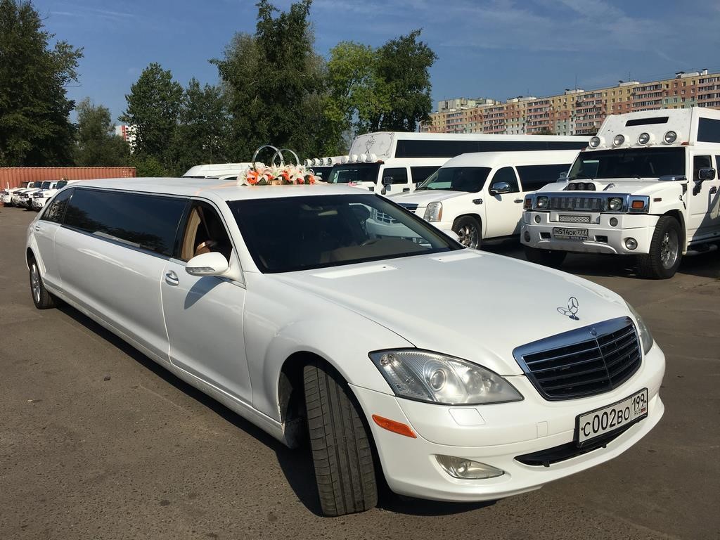Свадебное украшение машины