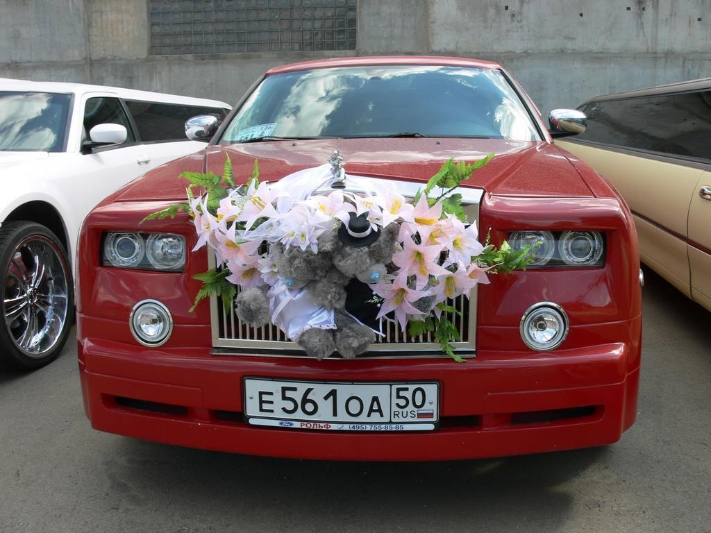Живые цветы на свадебный лимузин